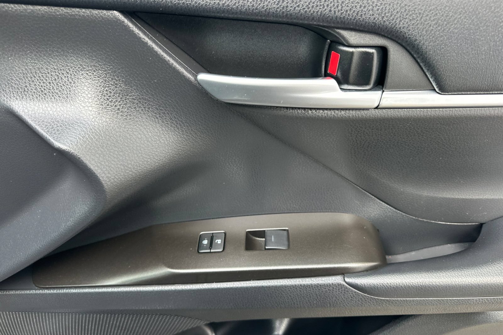 Used 2023 Toyota Camry SE FWD image 17