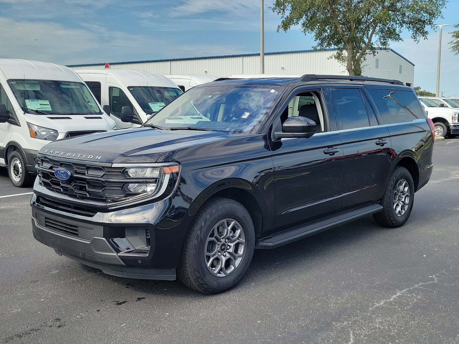Certified 2025 Ford Expedition Max Active AWD/4WD image 2