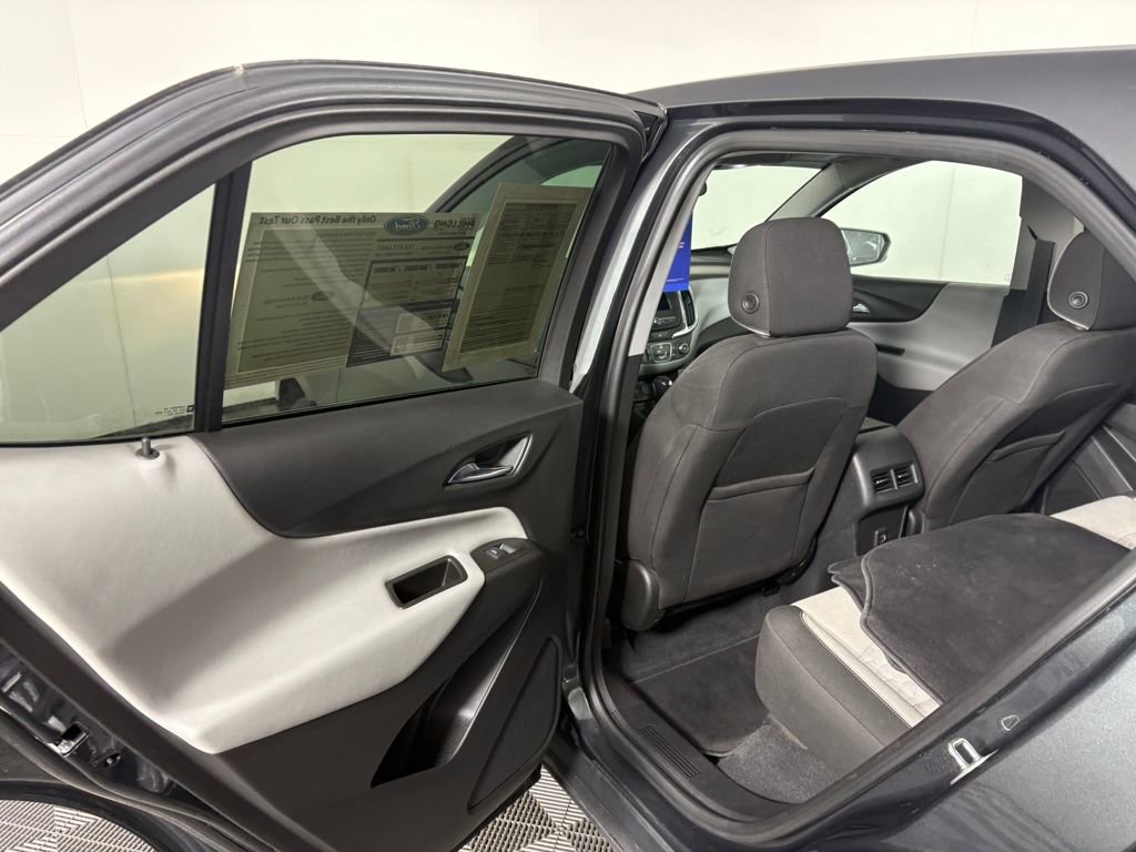 Used 2020 Chevrolet Equinox LS w/ LS Convenience Package image 28