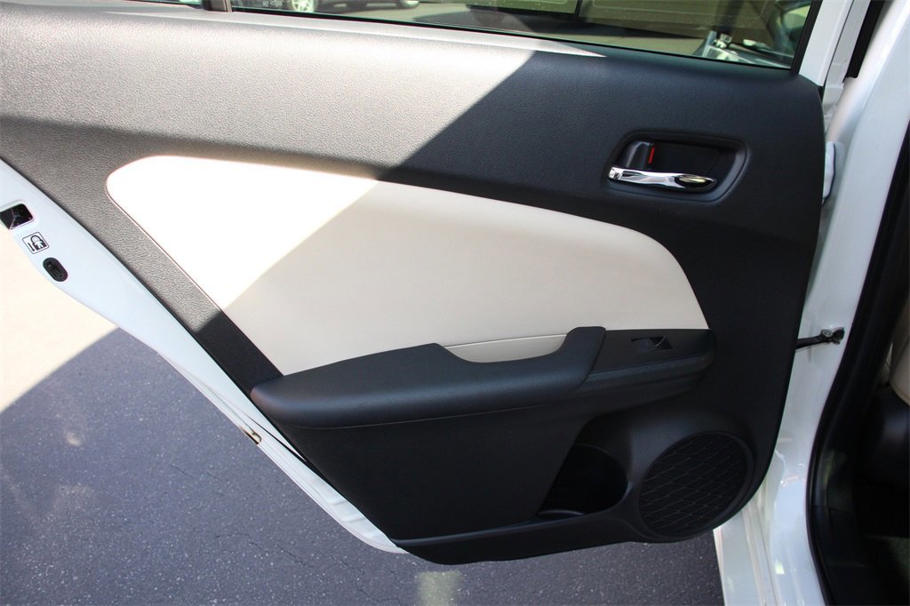 Used 2019 Toyota Prius XLE image 17