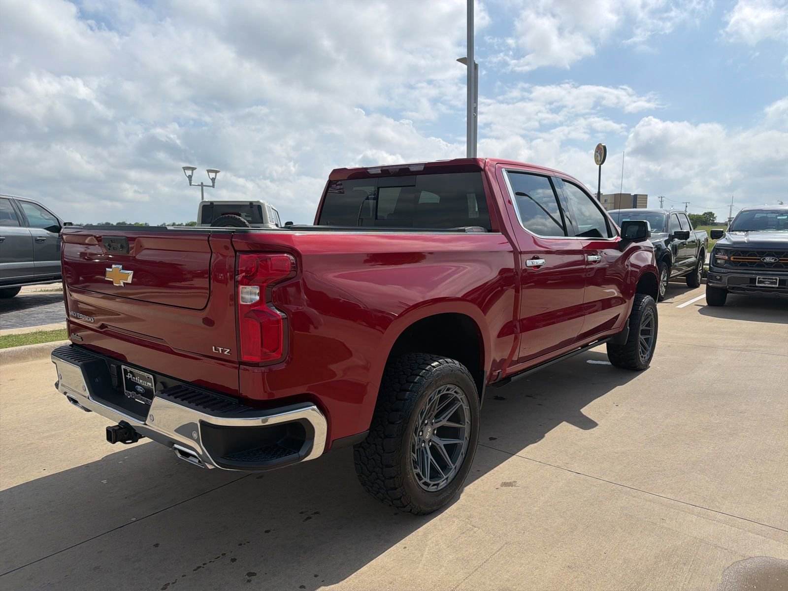 Used 2024 Chevrolet Silverado 1500 LTZ AWD/4WD image 5