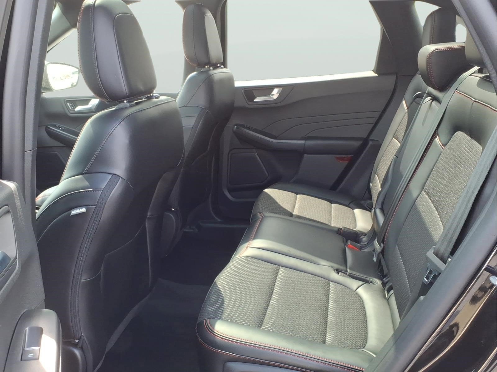 Certified 2024 Ford Escape ST-Line w/ Tech Pack #1 AWD/4WD image 13