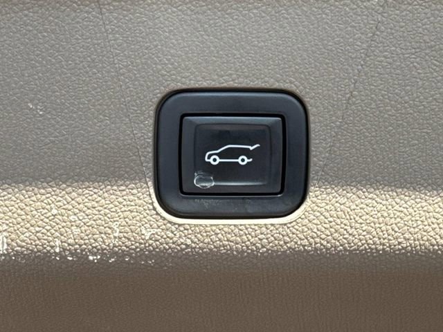 Used 2022 GMC Yukon XL Denali RWD image 15