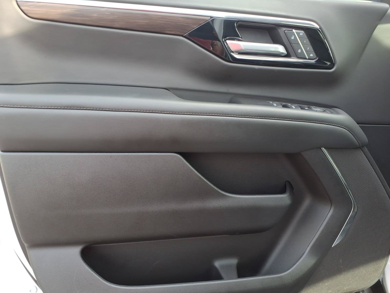 Used 2025 Chevrolet Tahoe LT AWD/4WD image 12