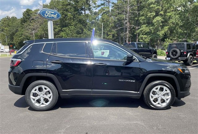 Used 2024 Jeep Compass Sport image 6