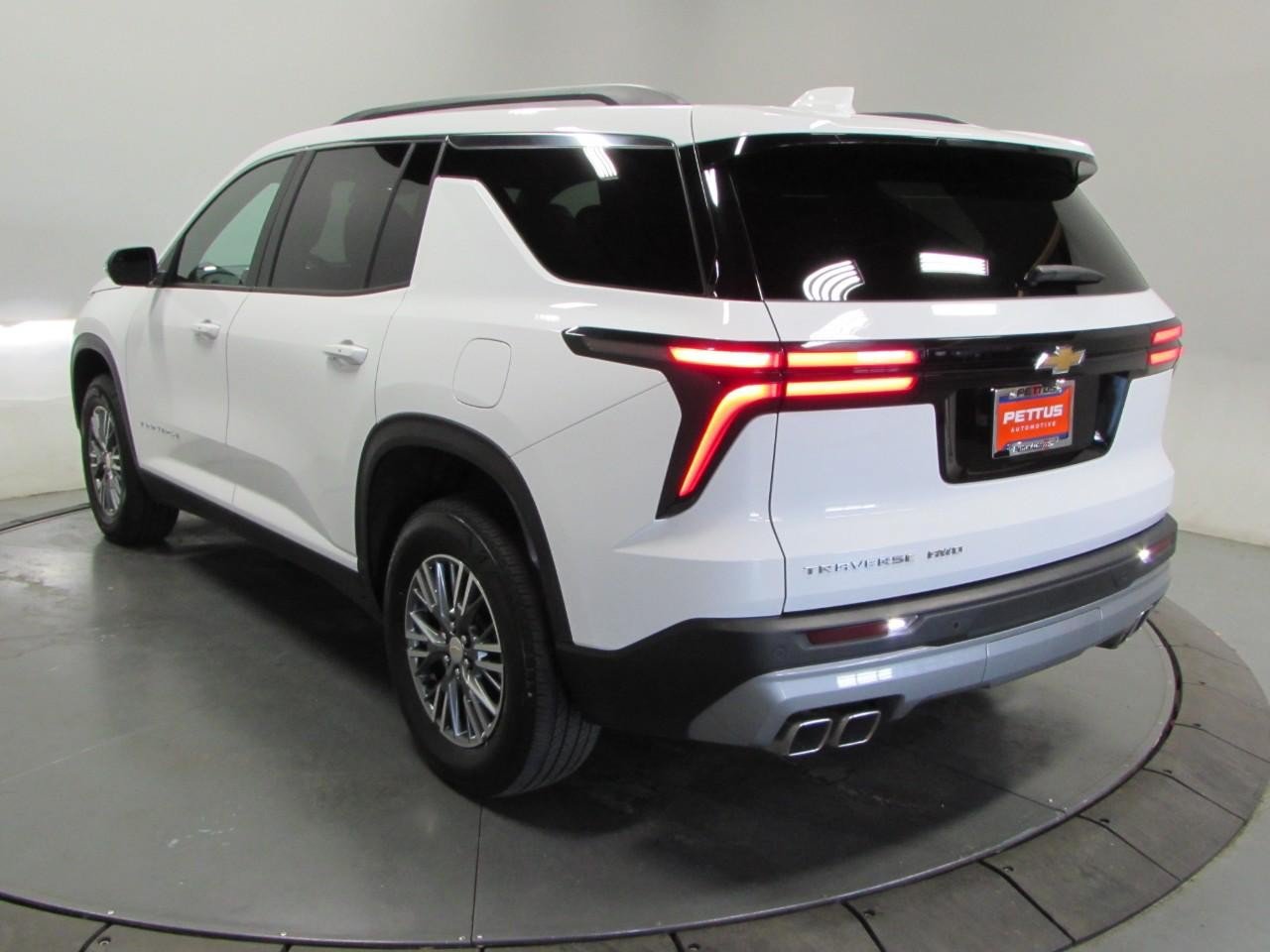 Used 2025 Chevrolet Traverse LT AWD/4WD image 5