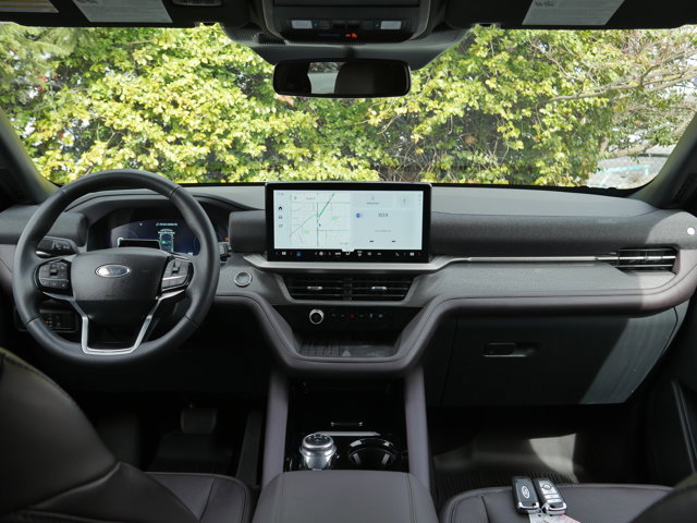 Certified 2025 Ford Explorer Platinum w/ Ultimate Package image 17