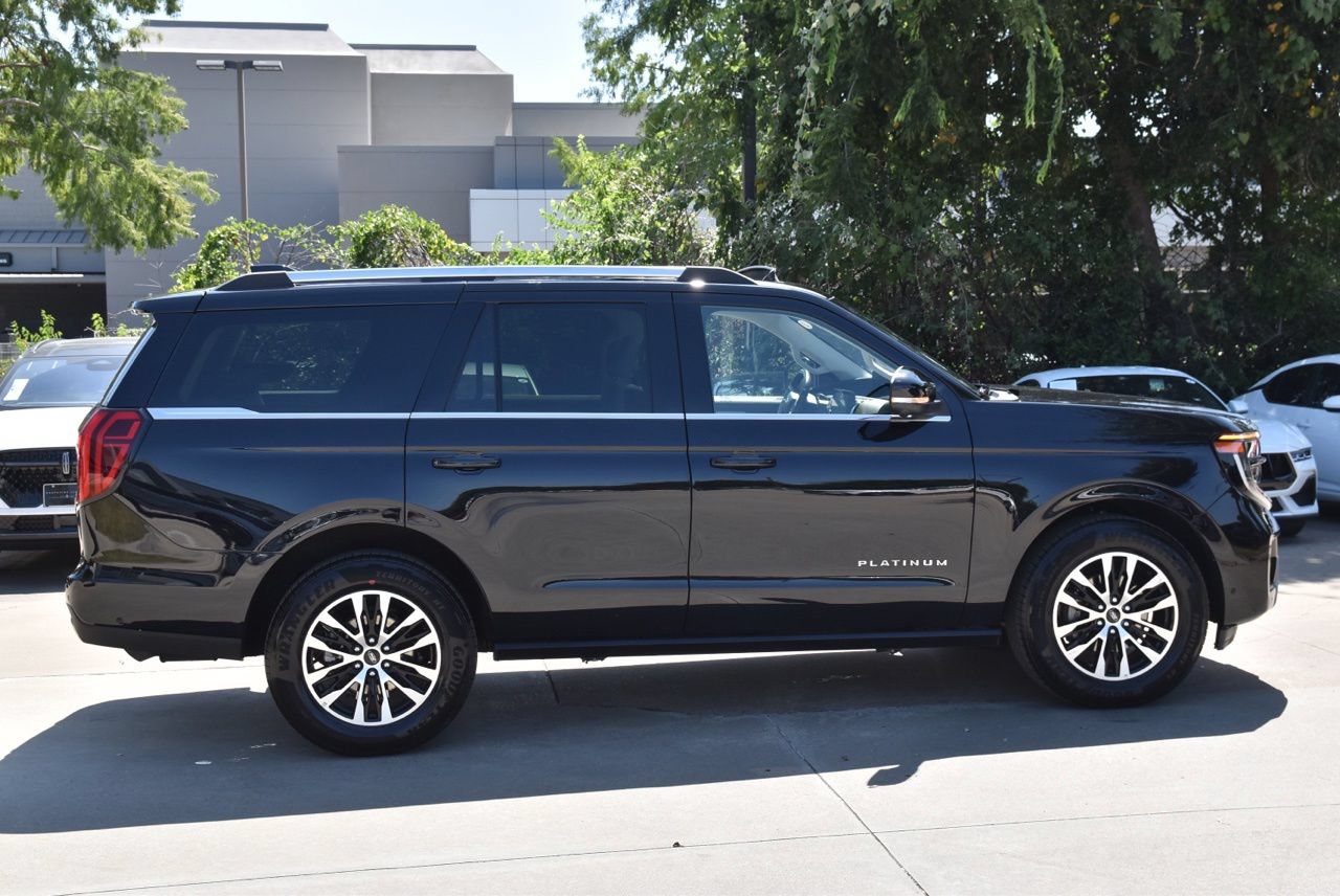 Certified 2025 Ford Expedition Platinum AWD/4WD image 6