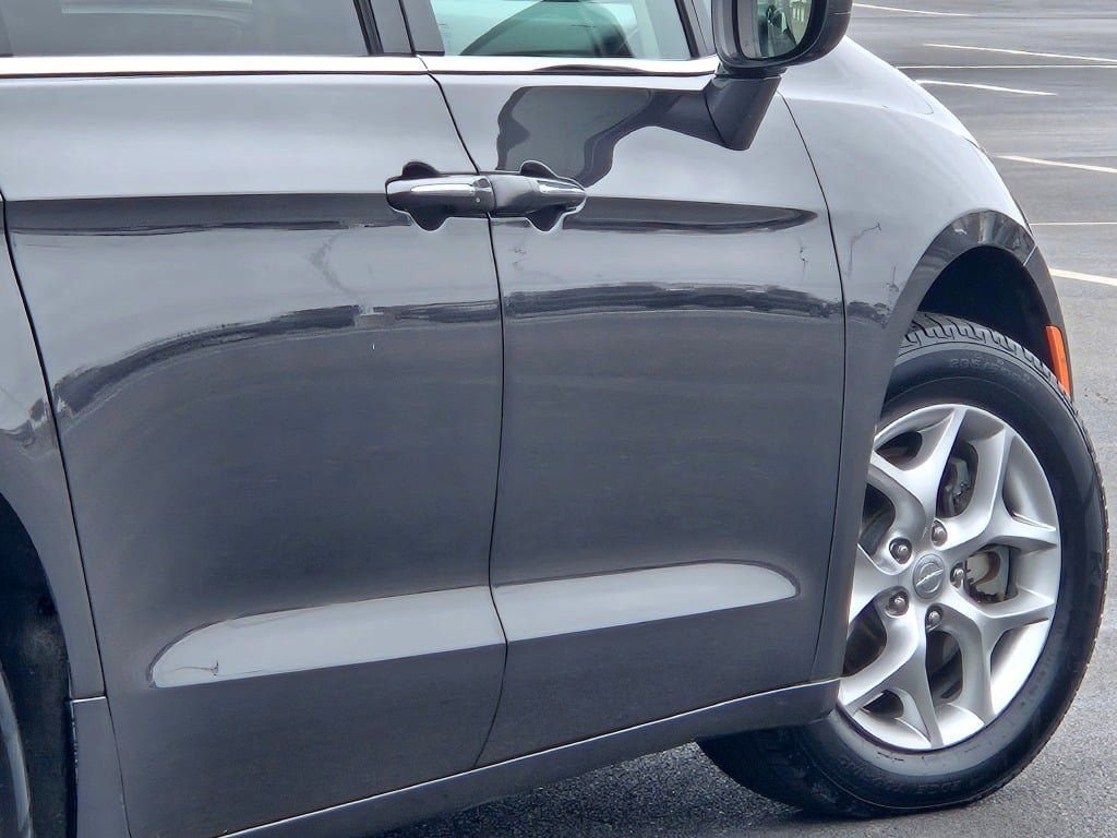 Used 2018 Chrysler Pacifica Touring Plus w/ Tire & Wheel Group image 11