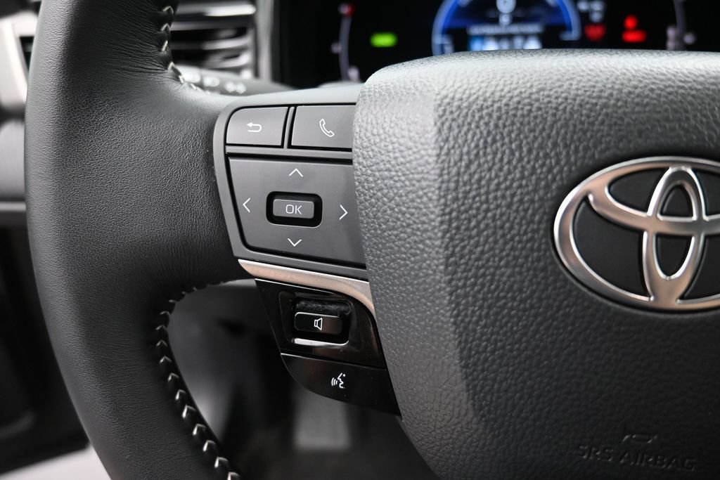 Used 2026 Toyota Camry SE FWD image 3