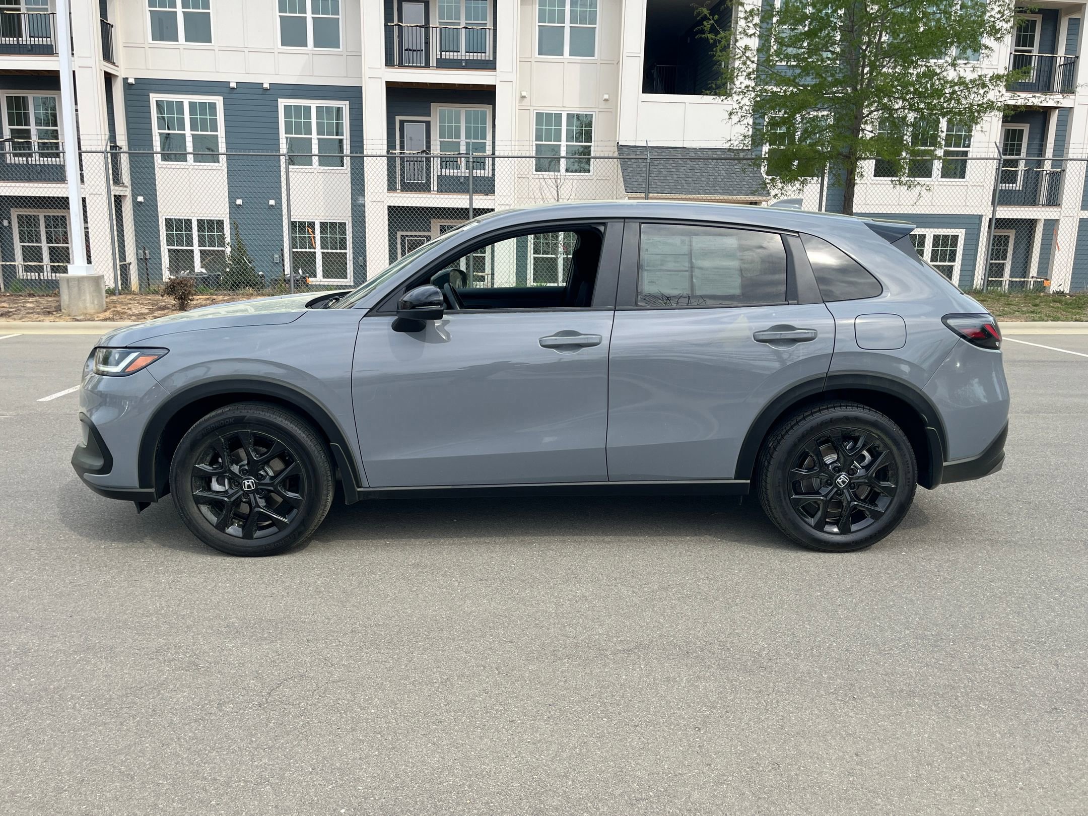 Used 2023 Honda HR-V Sport image 2