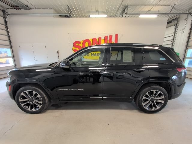 Used 2022 Jeep Grand Cherokee Overland w/ Luxury Tech Group IV AWD/4WD image 2