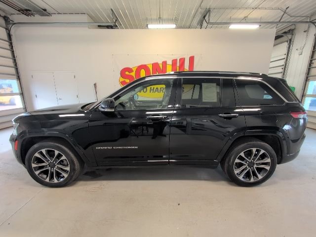 Used 2022 Jeep Grand Cherokee Overland w/ Luxury Tech Group IV AWD/4WD image 2