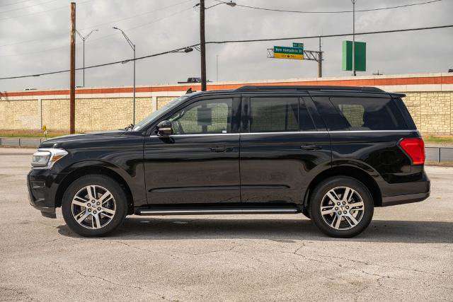 Certified 2023 Ford Expedition XLT RWD image 5