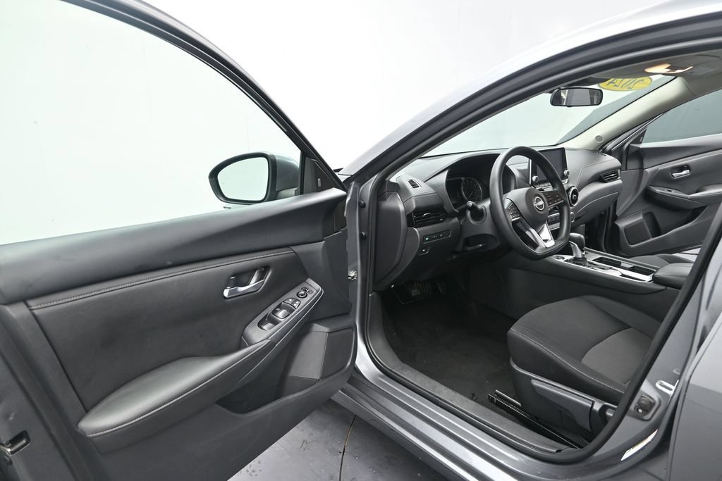 Used 2024 Nissan Sentra SV FWD image 12