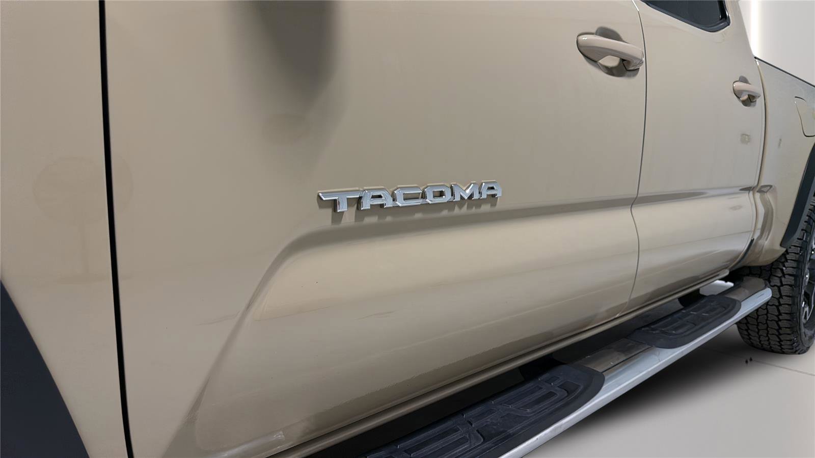 Used 2018 Toyota Tacoma TRD Off-Road w/ Technology Package AWD/4WD image 36