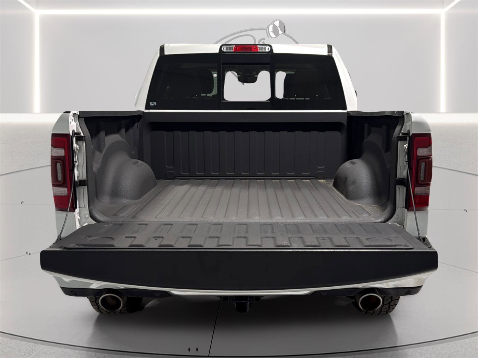Used 2019 RAM 1500 Laramie AWD/4WD image 11