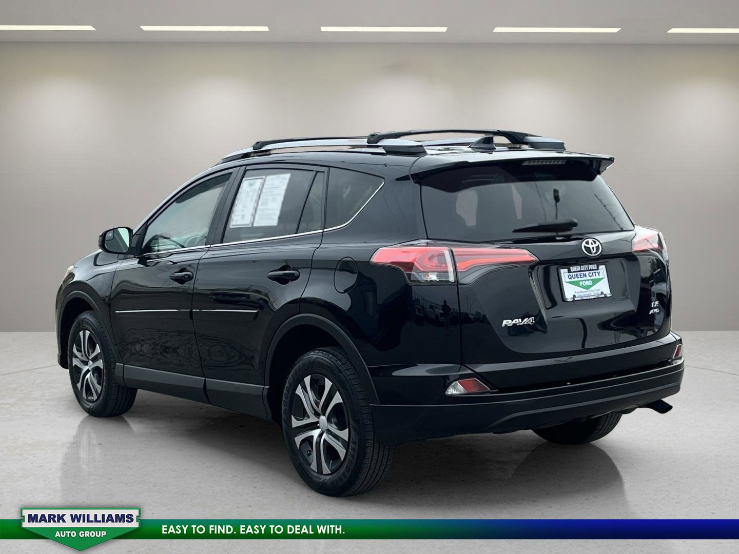Used 2018 Toyota RAV4 LE image 5