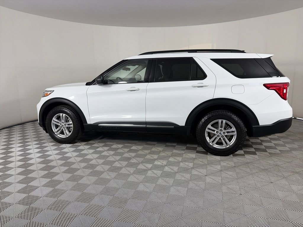 Certified 2022 Ford Explorer XLT w/ Equipment Group 202A image 4