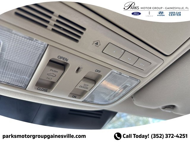 Used 2018 Honda CR-V Touring image 19