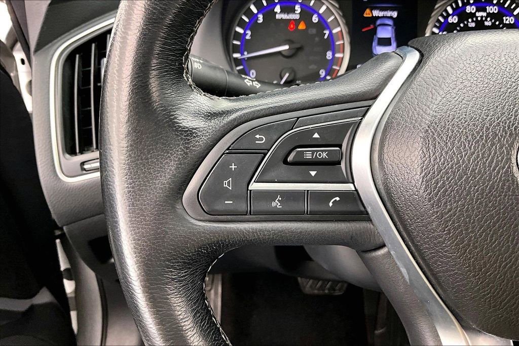 Used 2019 INFINITI Q60 3.0t Luxe w/ Essential Package image 18