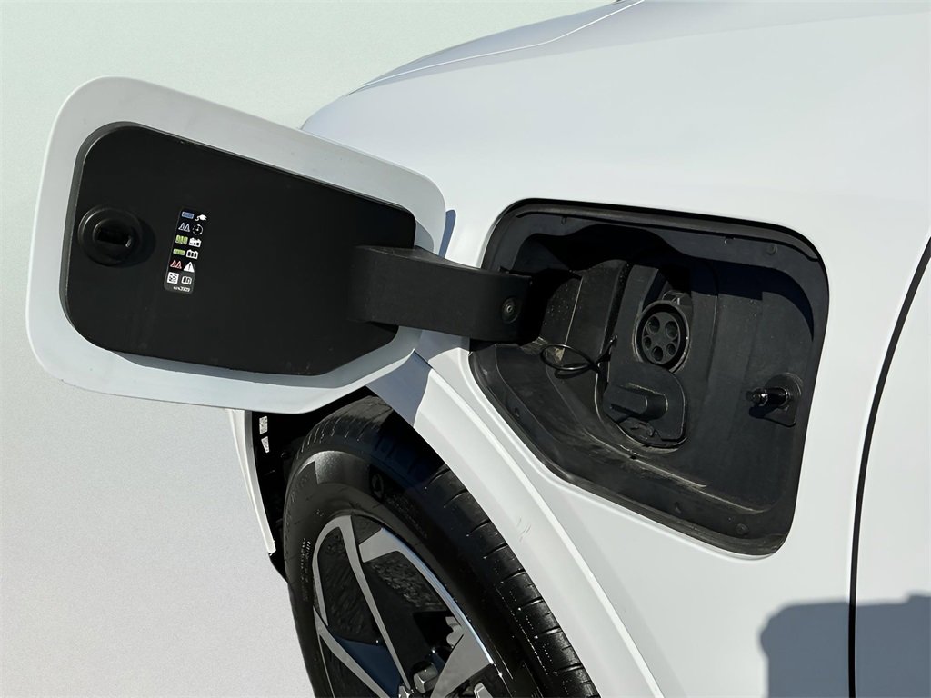 Used 2025 Chevrolet Equinox EV LT image 24