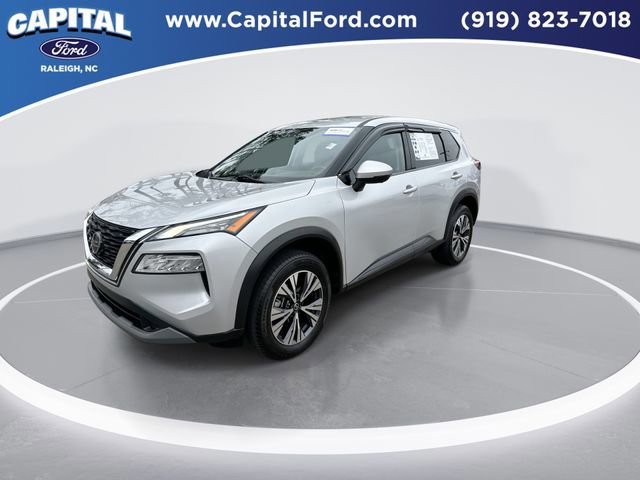 Used 2021 Nissan Rogue SV image 2