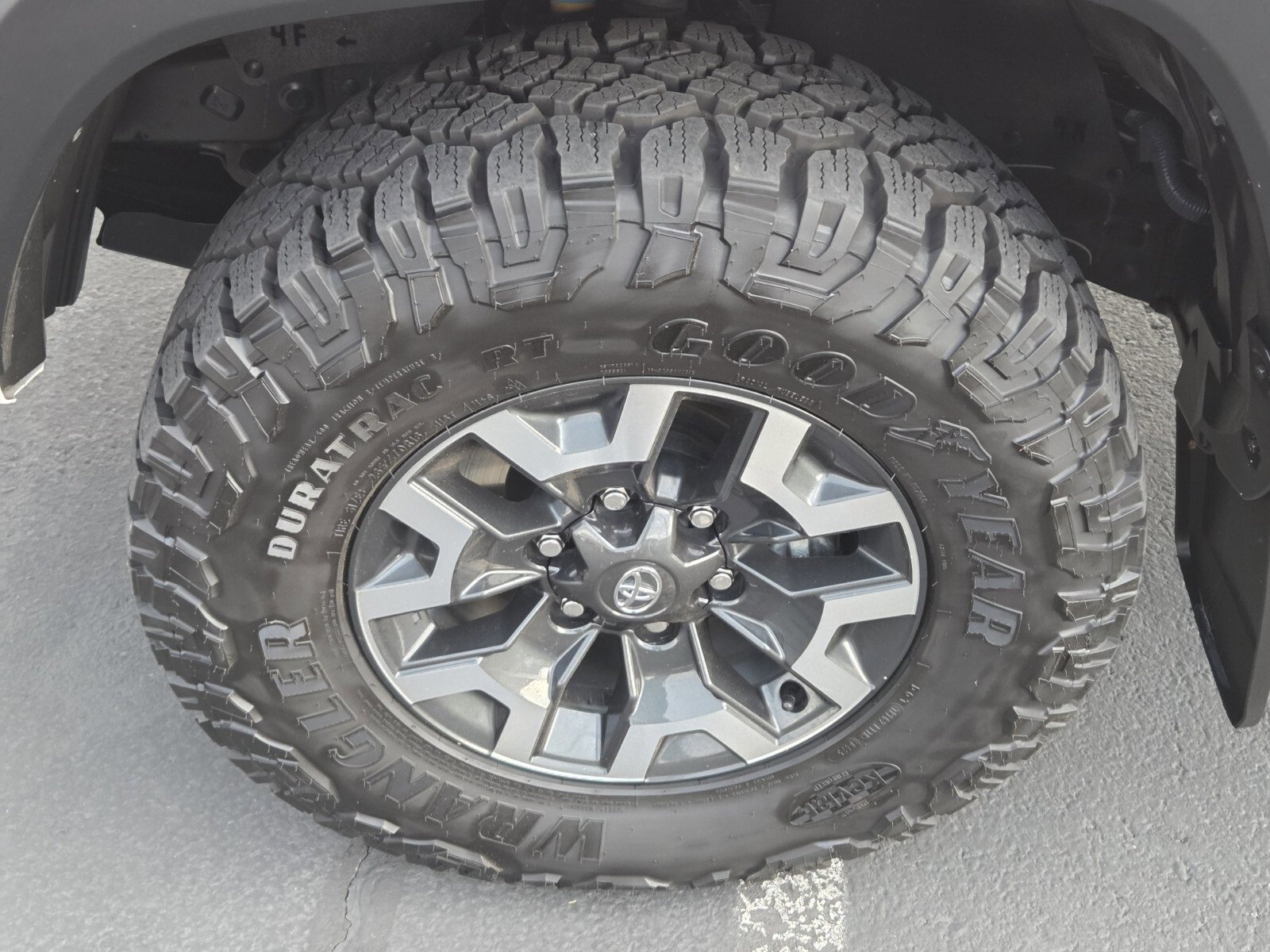 Used 2023 Toyota Tacoma 4x4 Double Cab image 9