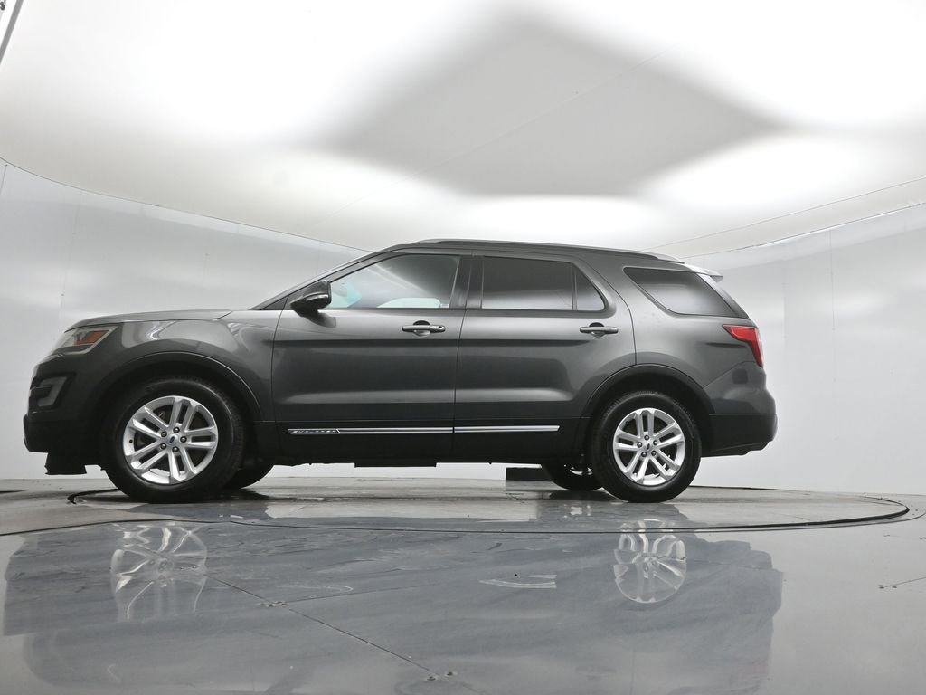 Certified 2017 Ford Explorer XLT w/ Equipment Group 202A image 54