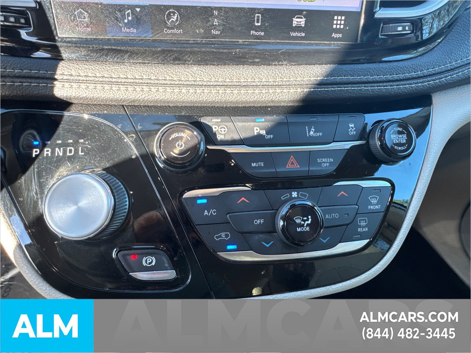 Used 2021 Chrysler Pacifica Touring-L image 34