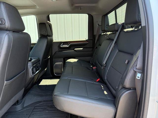 Used 2024 GMC Sierra 3500 Denali w/ Technology Package AWD/4WD image 9