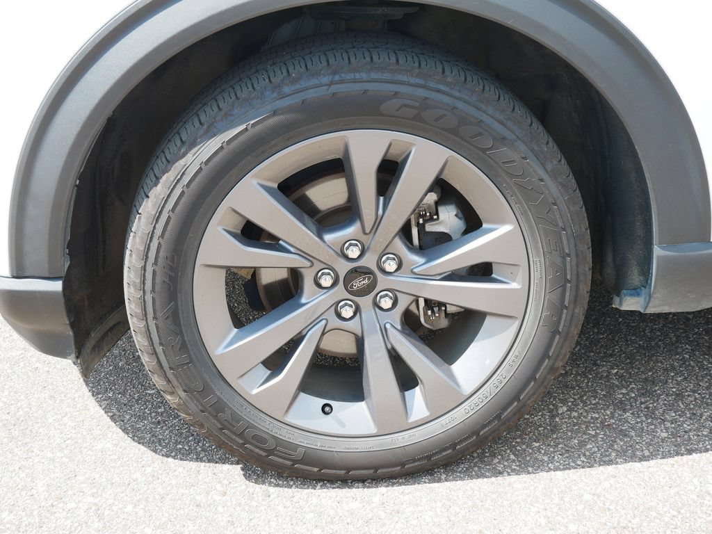 Certified 2021 Ford Explorer XLT w/ Equipment Group 202A AWD/4WD image 8