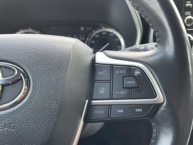 Used 2022 Toyota Highlander XSE AWD/4WD image 17