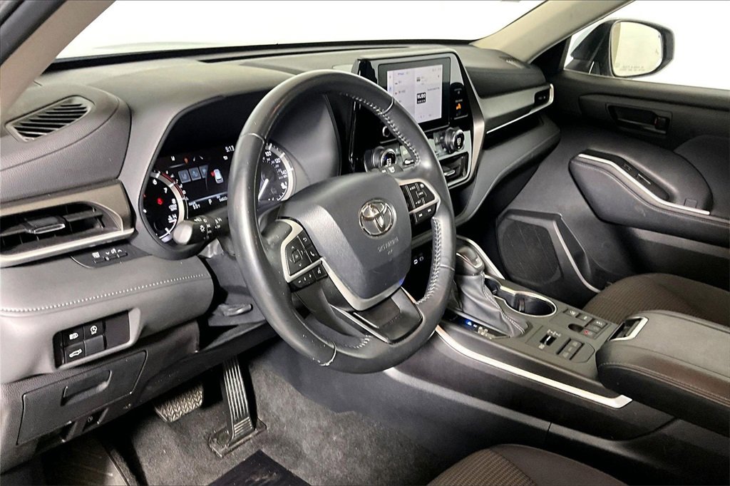 Used 2024 Toyota Highlander LE image 10