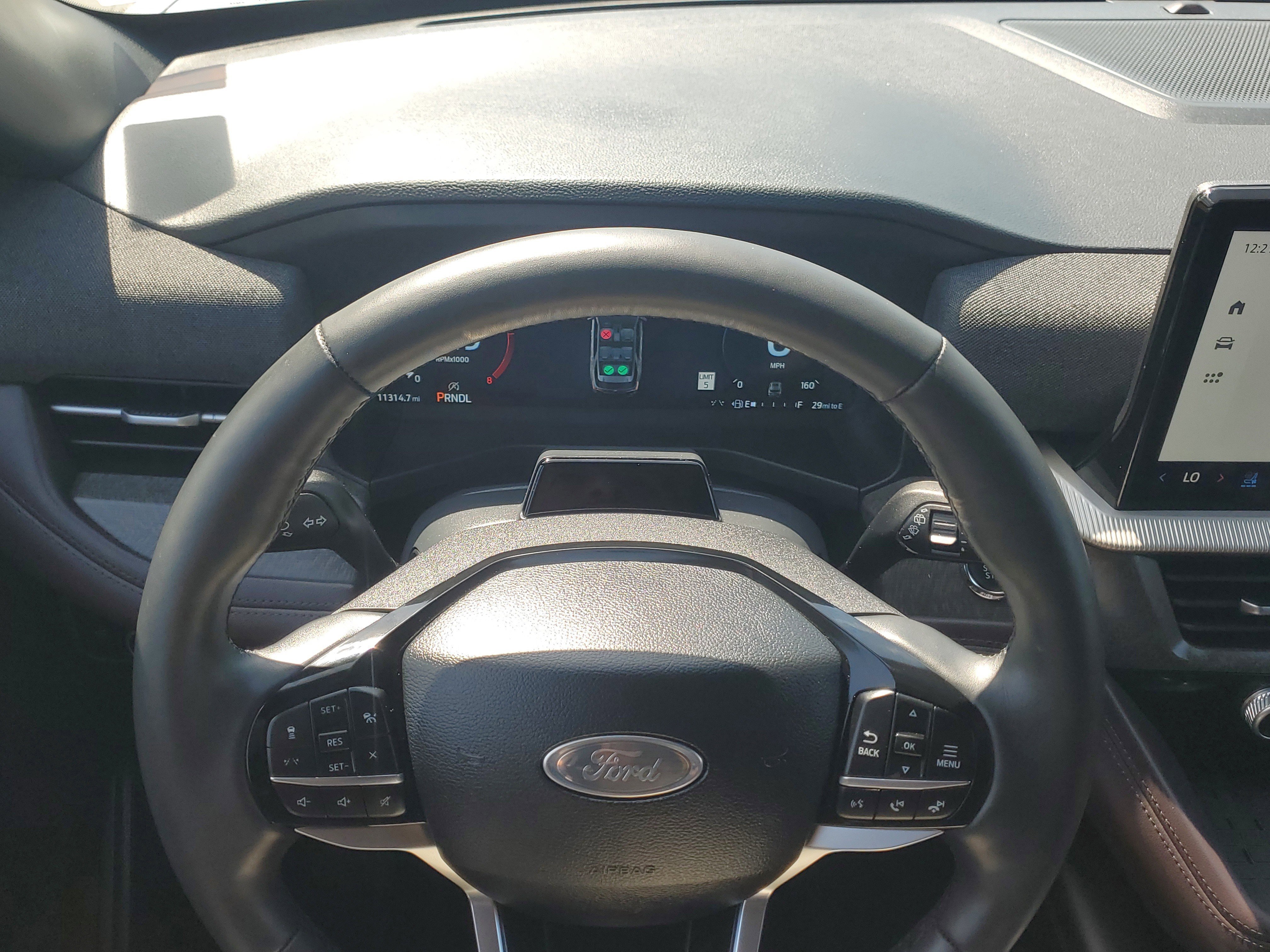 Certified 2025 Ford Explorer Platinum image 24