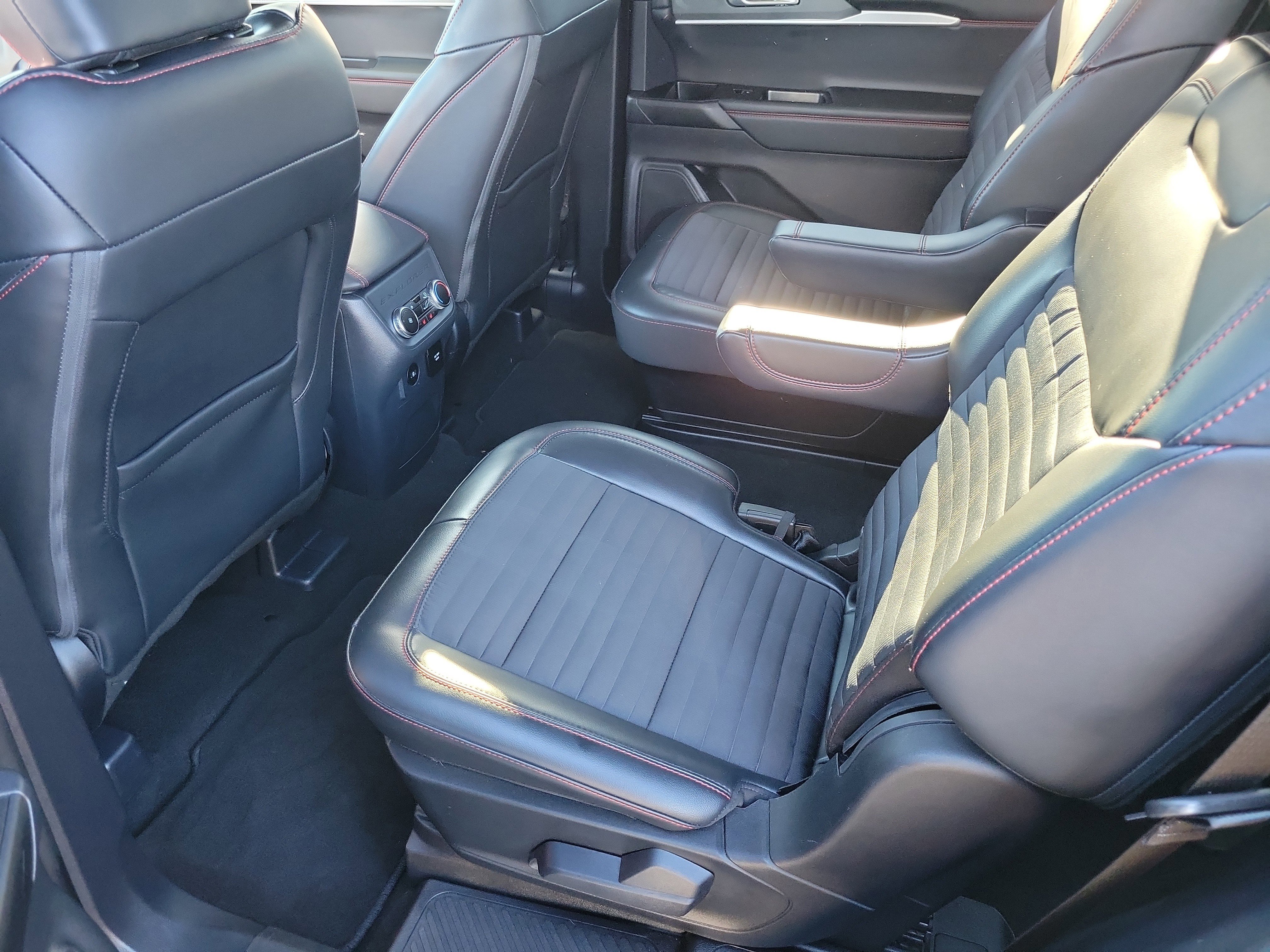 Certified 2025 Ford Explorer ST-Line w/ Premium Package image 12