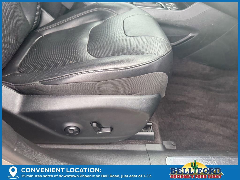 Used 2019 Jeep Cherokee Limited image 12