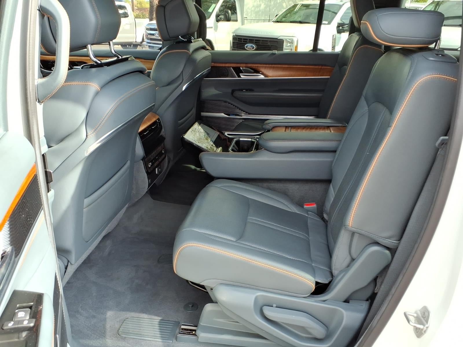 Used 2022 Jeep Grand Wagoneer Series II w/ Convenience Group III AWD/4WD image 19