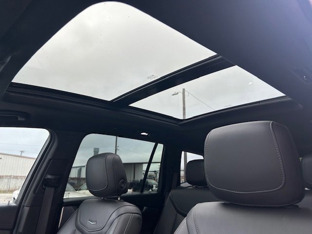 Used 2023 Cadillac XT6 Premium Luxury image 11