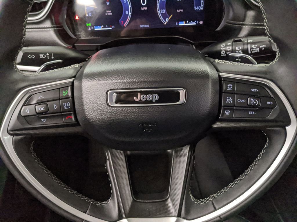 Used 2025 Jeep Grand Cherokee Laredo X image 12