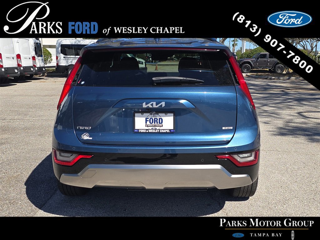 Used 2023 Kia Niro SX Touring image 4