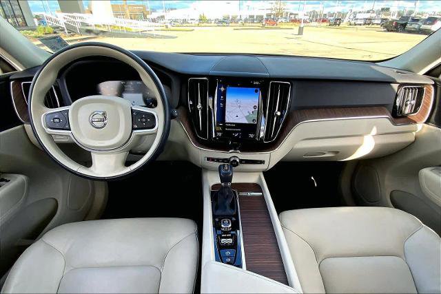 Used 2021 Volvo XC60 T5 Momentum w/ Premium Package image 15