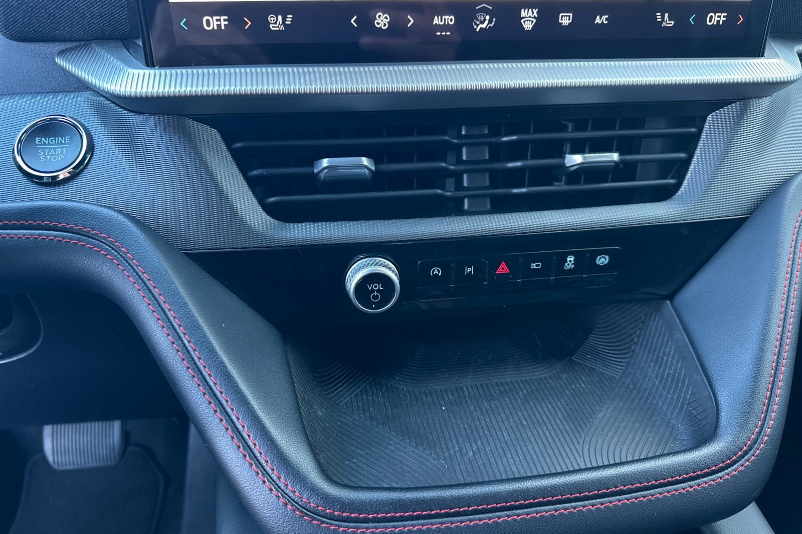 Certified 2025 Ford Explorer ST-Line w/ ST-Line Street Pack image 23