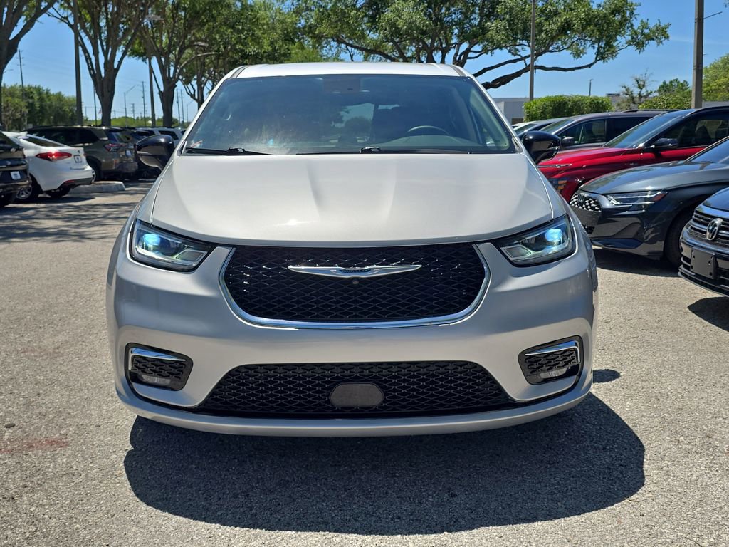 Used 2024 Chrysler Pacifica Touring-L FWD image 5