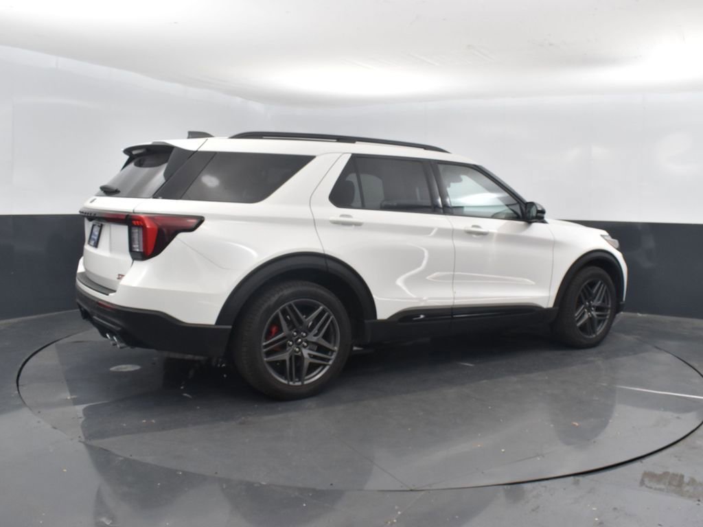 Certified 2025 Ford Explorer ST image 9