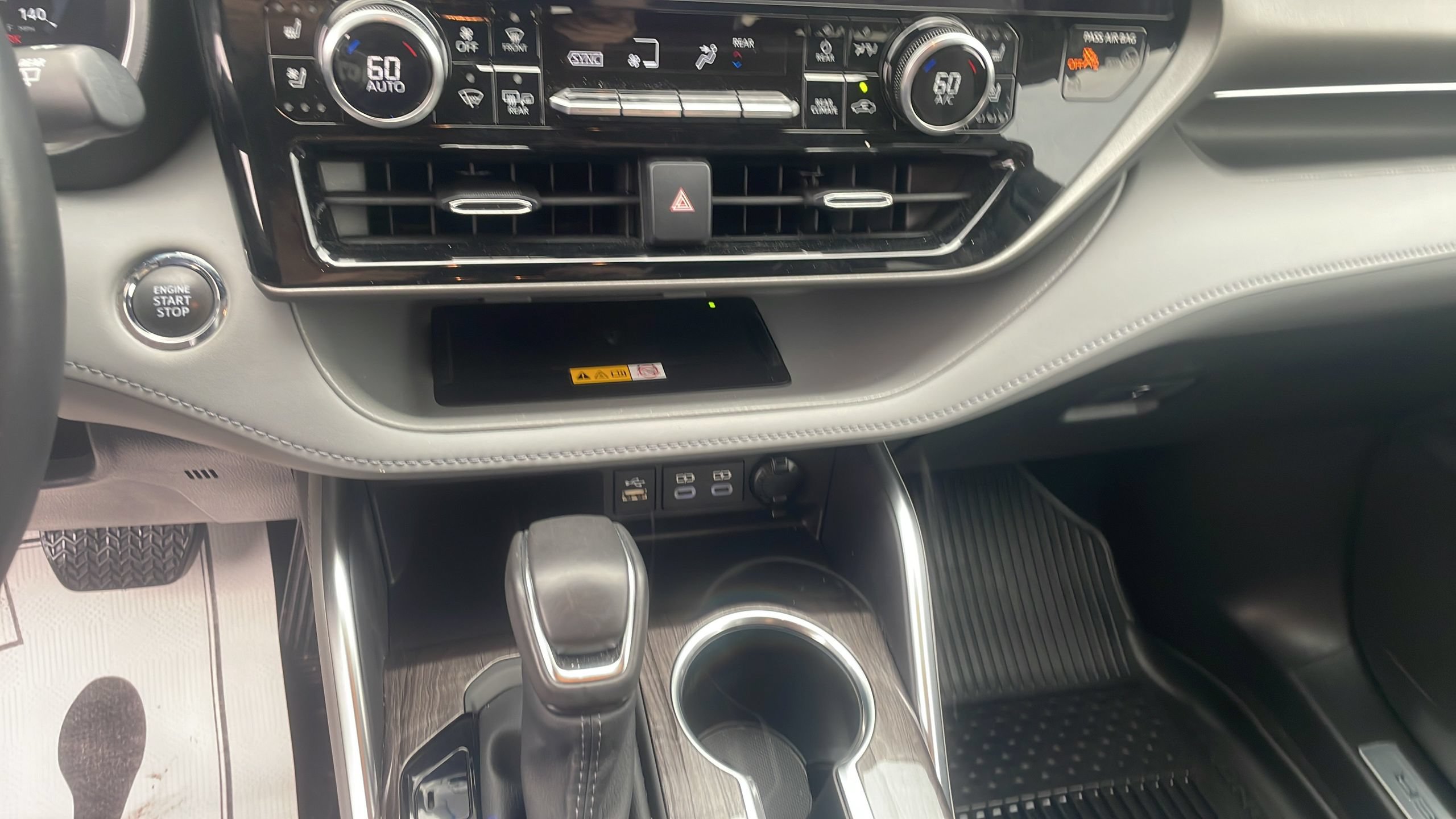 Used 2023 Toyota Highlander Limited AWD/4WD image 25