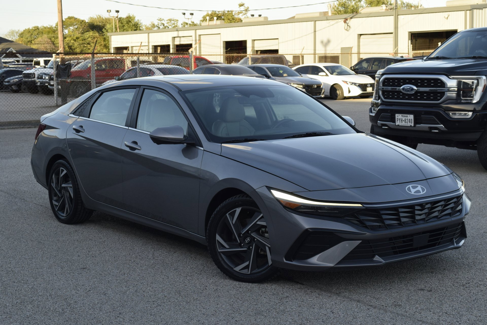 Used 2024 Hyundai Elantra Limited image 8