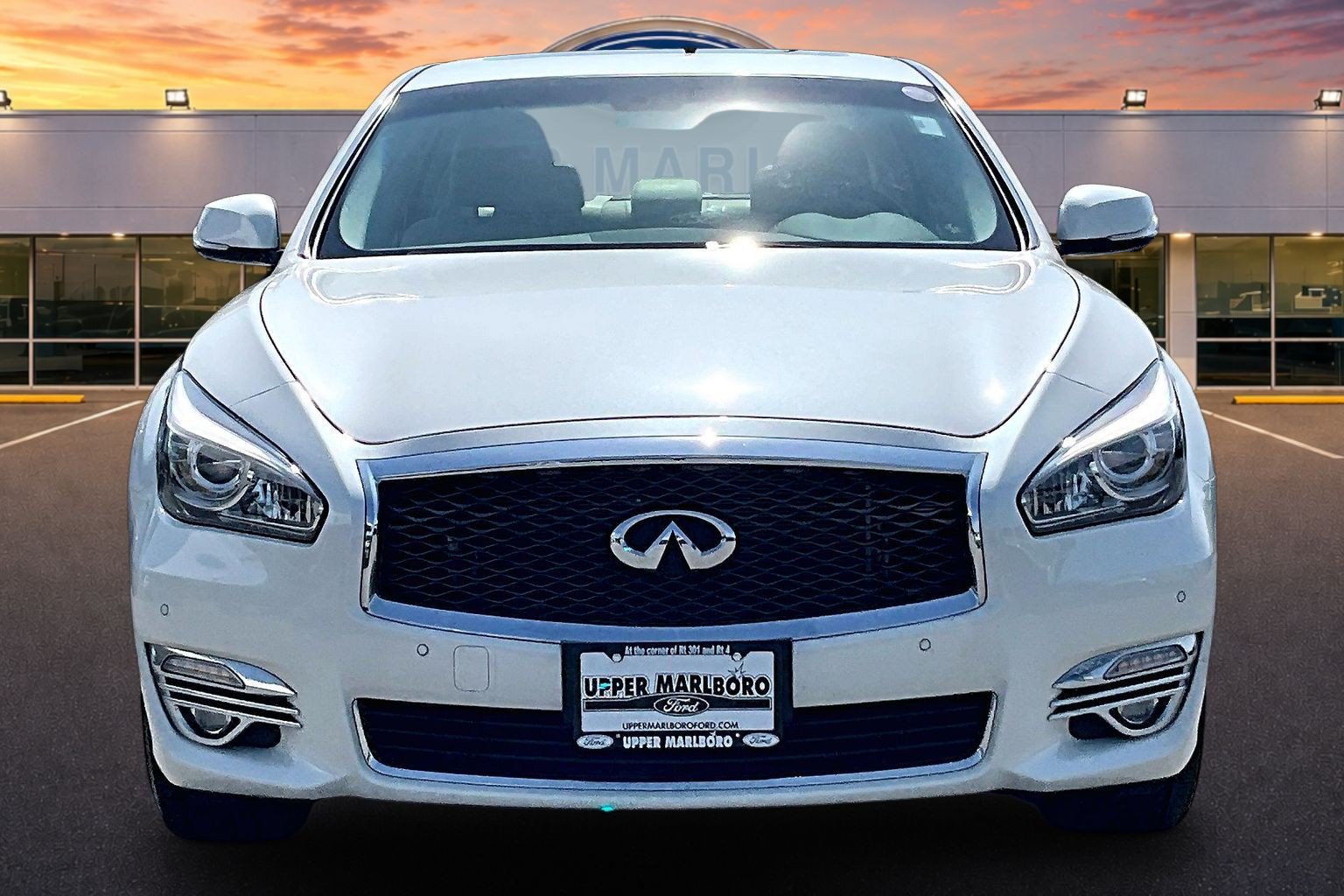 Used 2019 INFINITI Q70 Luxe AWD/4WD image 3