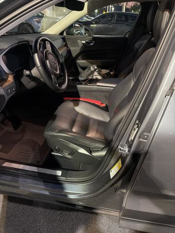 Used 2021 Volvo XC60 T5 Momentum w/ Protection Package Premier image 7