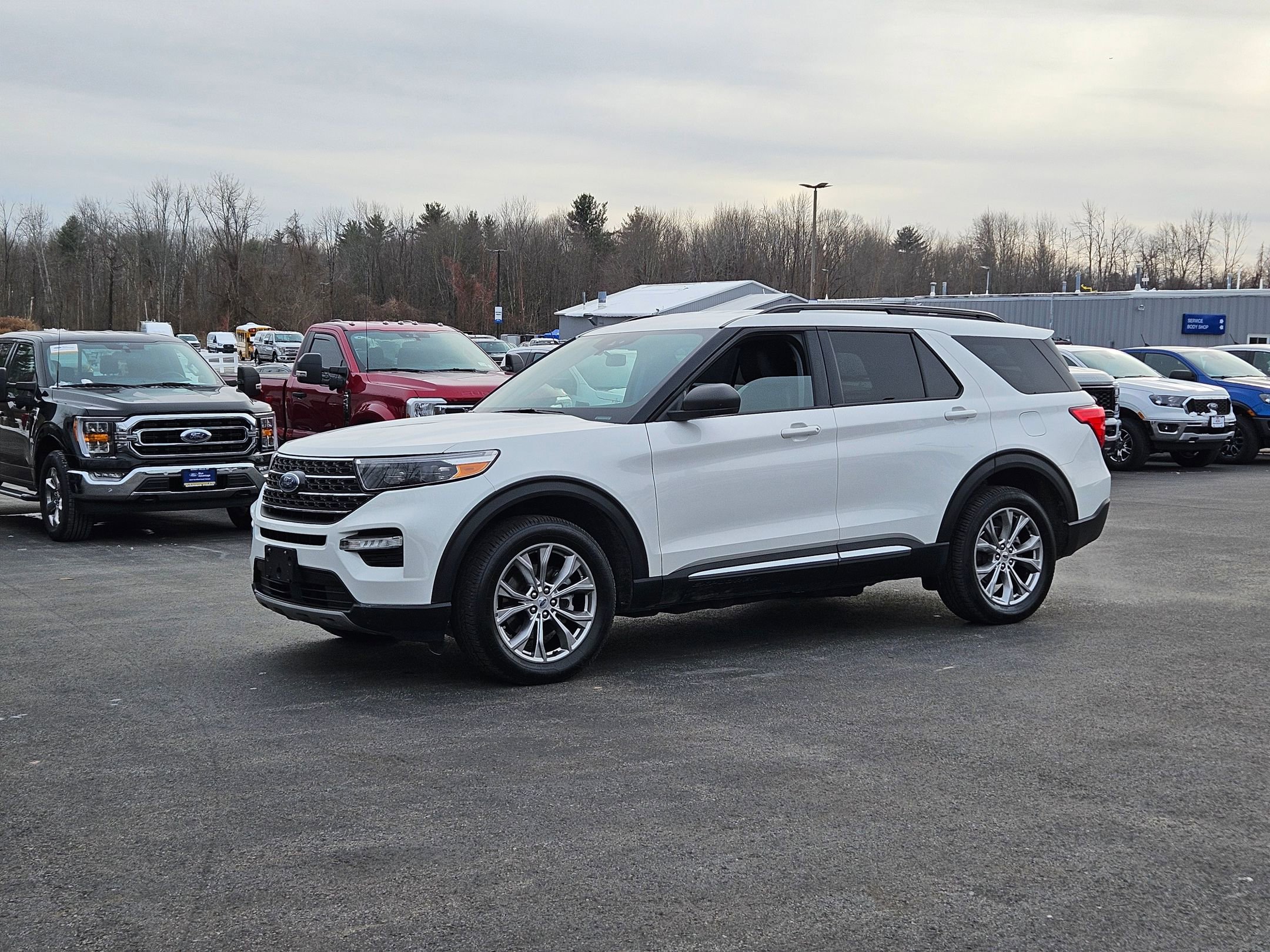 Certified 2022 Ford Explorer XLT w/ Equipment Group 202A image 5